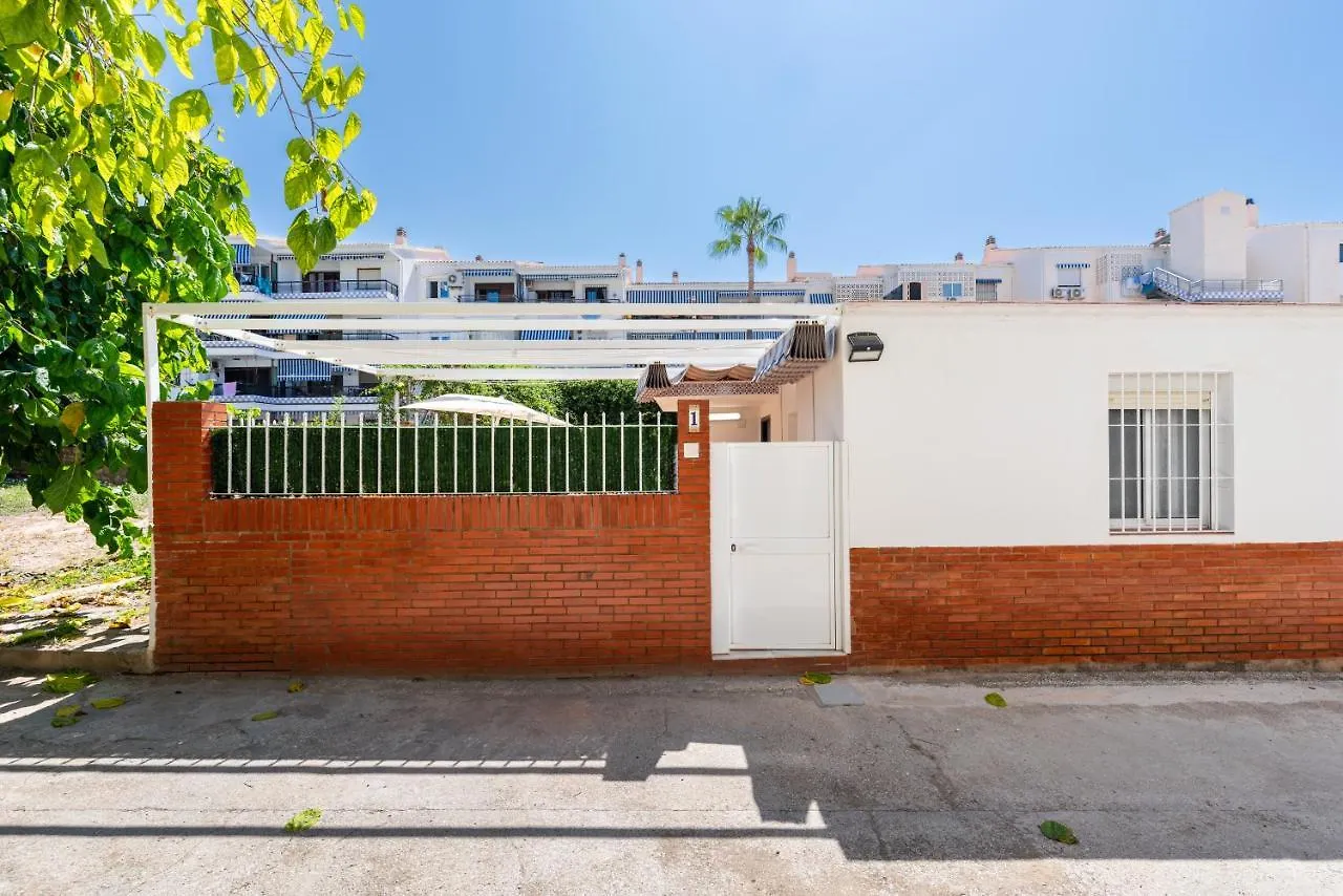 Апартаменты Wintowinrentals Close To The Beach, Private Terrace & Parking Ринкон-де-ла-Викториа