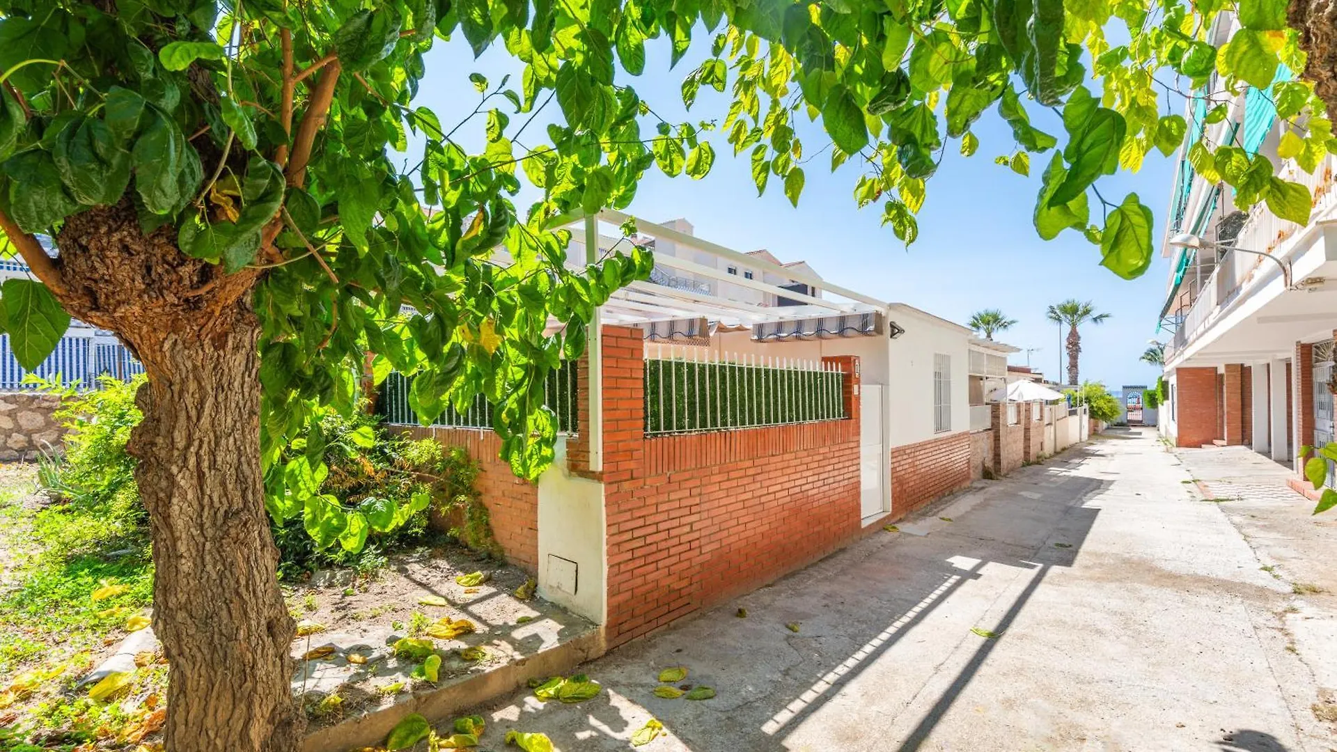 Апартаменты Wintowinrentals Close To The Beach, Private Terrace & Parking Ринкон-де-ла-Викториа